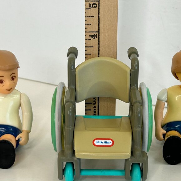 Little Tikes Place Miniatures Wheelchair and Two Friend Figures Set 1993 USA - Picture 4 of 16